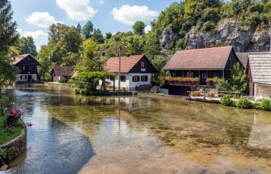 Dağlarda küçük bir köy