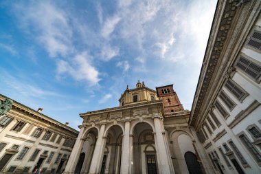 Milan, İtalya - 22 Ekim 2019: Milano, Lombardiya 'daki San Lorenzo Maggiore Kilisesi. 