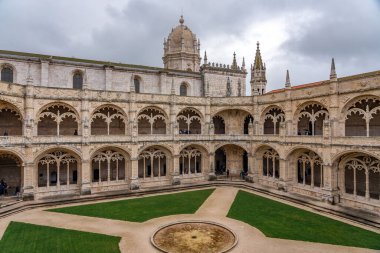 Kutsal mezarlığın merkezindeki ünlü St. Mark Katedrali 'nin manzarası.