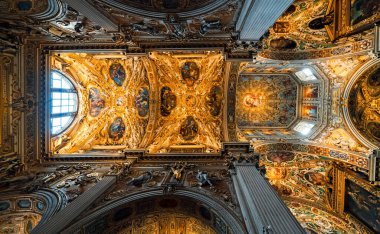 Güzel tarihi binanın içi.