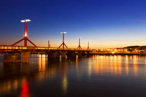 夜の橋の眺め — ストック写真