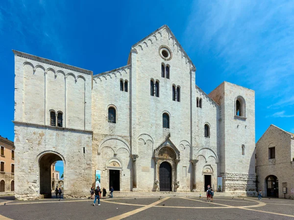 イタリアのバーリ 2017年6月4日 1087年から1197年の間に建設された聖ニコラス大聖堂の外観 ヨーロッパやキリスト教世界において宗教的意義は大きい — ストック写真