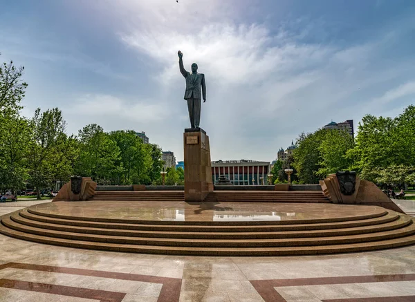 Monumento Plaza Bakú Azerbaiyán —  Fotos de Stock