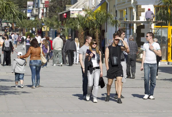 Menschen Die Durch Die Stadt Laufen — Stockfoto