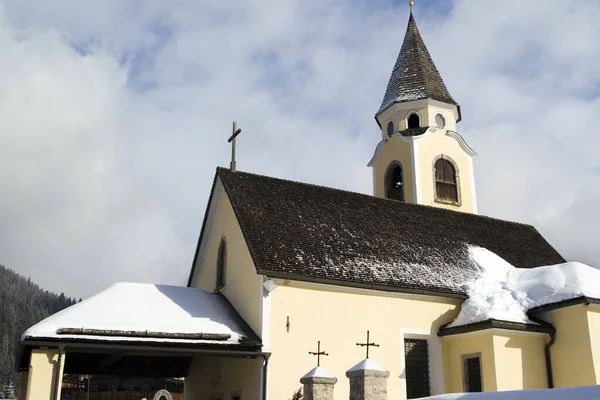 Igreja Nas Montanhas — Fotografia de Stock