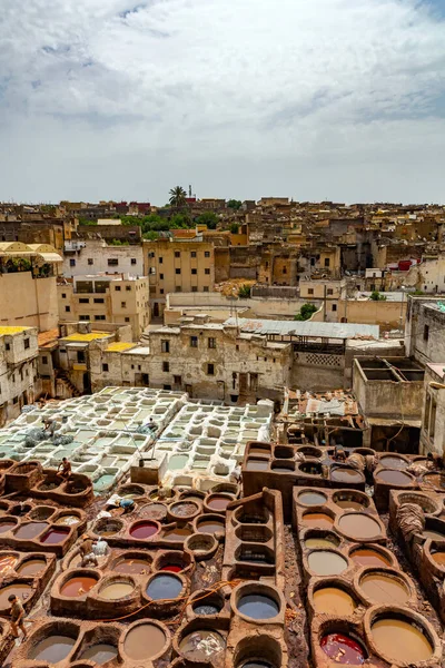 Fez Marrocos Julho 2014 Tradicional Souk Curtume Fez Marrocos — Fotografia de Stock