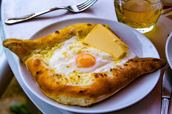 Khachapuri Prato Tradicional Georgiano Pão Recheado Queijo — Fotografia de Stock