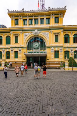 Geleneksel Asya şehrindeki insanlar