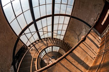 BUDAPEST, HUNGARY - 2 Aralık 2016: Terk edilmiş bir elektrik santralinin kontrol odası, Budapeşte 'de ilk olarak 1910 yılında açıldı.