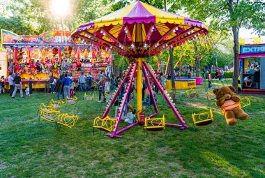 Parktaki çocuk parkı.