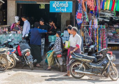 Tayland 'da bir grup insan