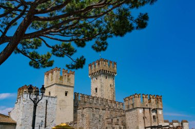 Carcassonne, Fransa 'daki ortaçağ şatosunun manzarası
