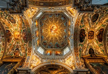 Güzel tarihi binanın içi.