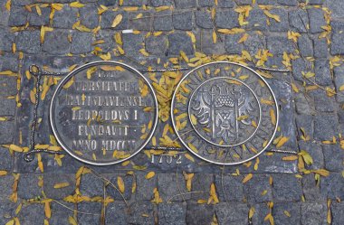 Eski fayanslarda ortaçağ işaretleri