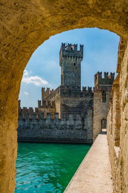 Gündüz vakti eski tarihi kale