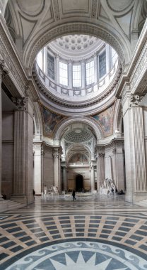 PARIS, FRANCE - 13 Mart 2010: Pantheon mezarlığının iç ve mimari ayrıntıları, 1757 'de Latin bölgesinde, 13 Mart 2010' da Fransa 'nın başkenti Paris' te inşa edildi.
