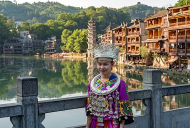 Nehirli geleneksel Çin kenti