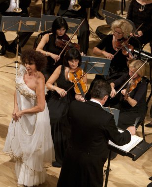 BUDAPEST, HUNGARY - 18 Eylül 2011 'de Macaristan' ın Budapeşte kentinde, ElTE Üniversitesi 'nin sahnesinde Macar Devlet Operası' nda konser.