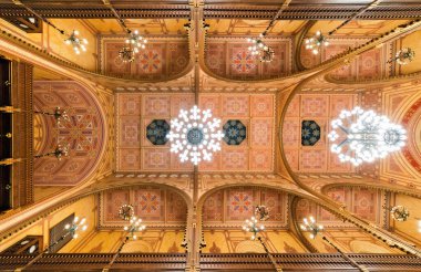 Tarihi binadaki konser salonu.