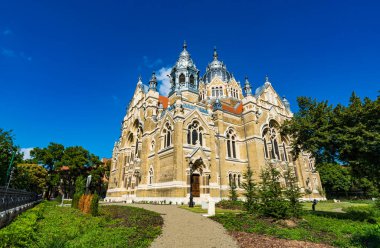 SZEGED, HUNGARY - 2 AĞUSTOS 2018 Szeged Sinagogu. 1907 yılında Yahudi Macar mimar Lipot Baumhorn tarafından tasarlanmış bir binadır.