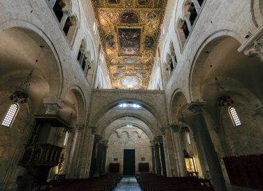 Bari, İtalya - 4 Haziran 2017: Saint Nicholas Bazilikası 1087 ve 1197 yılları arasında inşa edilmiştir. Avrupa ve Hristiyan dünyasında geniş bir dini öneme sahiptir..