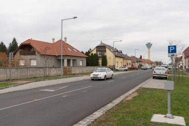 Şehirdeki yol manzarası.
