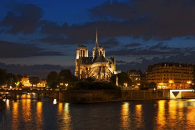 Gün batımında Notre dame Katedrali, Paris, Fransa
