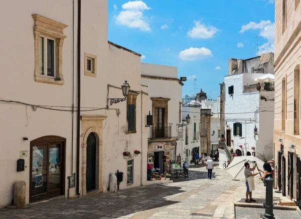 Ostuni Itália Junho 2017 Turistas Centro Ostuni Puglia Sul Itália — Fotografia de Stock