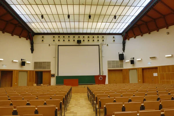 Sala Conferências Vazia Com Pódio — Fotografia de Stock