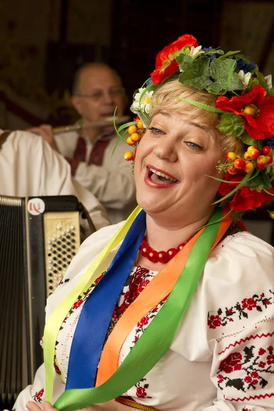 Porträt Einer Schönen Frau Traditioneller Tracht — Stockfoto