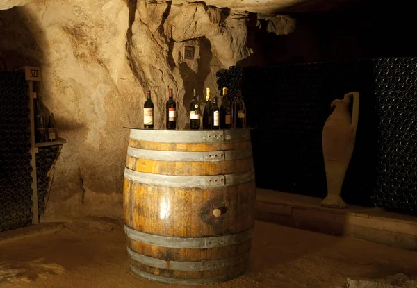 Old Wine Cellar Barrel Bottles Beer — Stock Photo, Image