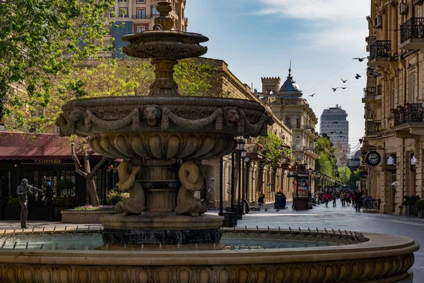 Bakü Azerbaycan Mayıs 2019 Nizami Caddesi Bakü Şehir Merkezinde Büyük — Stok fotoğraf