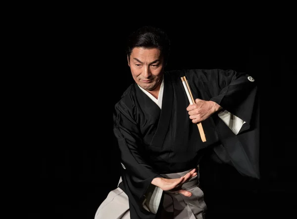 Hombre Japonés Que Actúa Escena Oscura —  Fotos de Stock