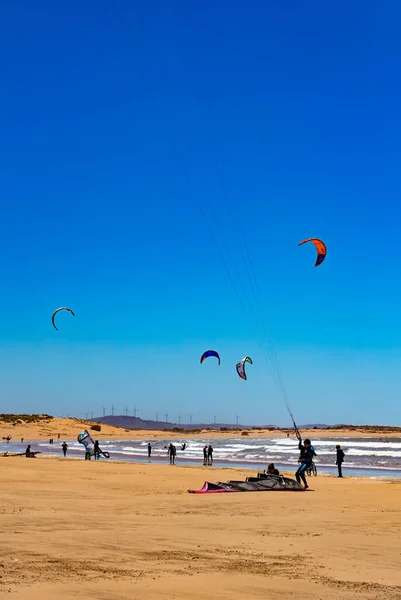 Essaouria Morocco Juni Uidentificerede Mennesker Kite Surfing Stranden Essaouria Juni - Stock-foto