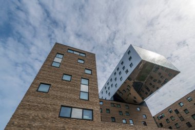 Şehrin modern binası