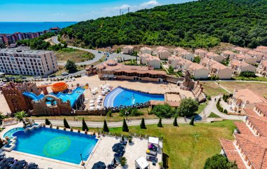 ELENITE, BULGARIA - 16 Temmuz 2016: Elenite Holiday Village 'daki Aqua parkı, Elenite' nin sadece 10 km kuzeyinde, Burgaz 'ın 30 km kuzeyinde yer alıyor. Holiday Village şık villalar ve otel odaları sunuyor..