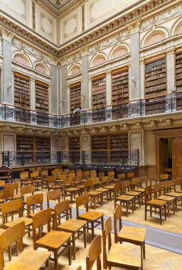 Bir İspanyol restoranının içinde.