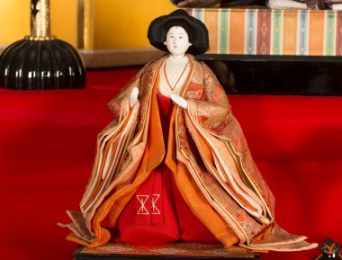 Kimono kostümlü geleneksel Japon bebek dekorasyonu