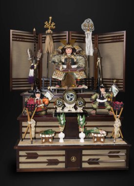 Kimono kostümlü geleneksel Japon bebek dekorasyonu