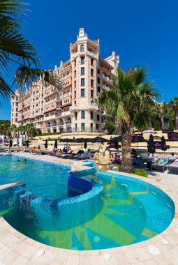 ELENITE, BULGARIA - 16 Temmuz 2016: Karadeniz kıyısındaki ilk 5 yıldızlı lüks otel, Victoria Group 'a ait, 2011 yılında açıldı..