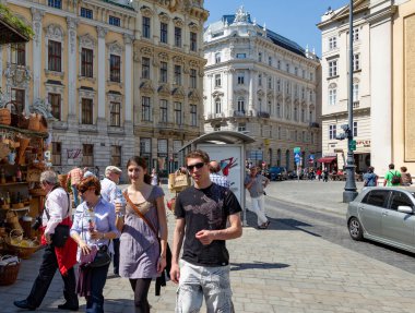 Şehirdeki bir grup insan