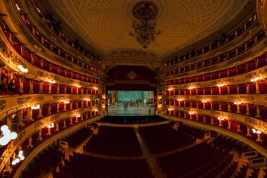 Tarihi binadaki konser salonunun içi
