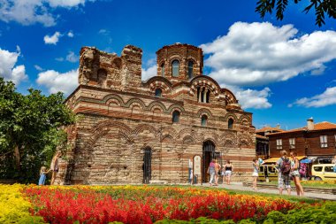 NESSEBAR, BULGARYA - 20 Temmuz 2016: Eski kasabadaki Saint Mary Ortodoks Katedrali. Site, Antik Nesebar Kenti UNESCO Dünya Mirası Alanının bir bölümünü oluşturuyor..