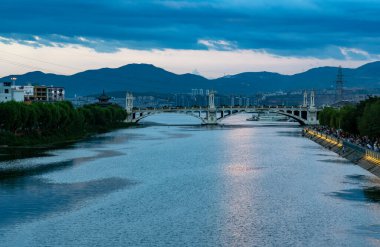 Nehirli büyük Asya şehri