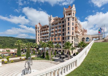 ELENITE, BULGARIA - 16 Temmuz 2016: Karadeniz kıyısındaki ilk 5 yıldızlı lüks otel, Victoria Group 'a ait, 2011 yılında açıldı..