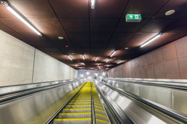 Metrodaki yeraltı tren istasyonu.