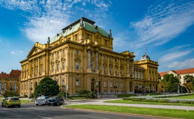 ZAGREB, CROATIA - 24 Eylül 2017: Zagreb 'deki Hırvat Ulusal Tiyatrosu. Ulusal tiyatro, opera, drama ve baleye ev sahipliği yapan neo-barok bir binadır.