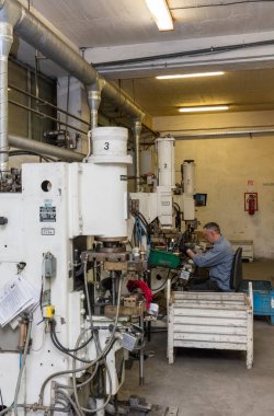 Fabrikada çalışan işçiler