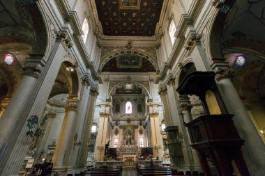LECCE, ITALY - 5 Haziran 2017: İtalya 'daki Lecce Katedrali' nin Barok iç mimarisi. Katedral ilk olarak 1144 yılında inşa edildi ve mimar Giuseppe Zimbalo tarafından 1659 yılında yeniden inşa edildi.. 