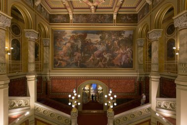 BUDAPEST, HUNGARY 8 Nisan 2018: Budapeşte 'nin Tuna' nın doğu kıyısındaki ikinci büyük konser salonu Vigado Konser Salonu 'nun içi.